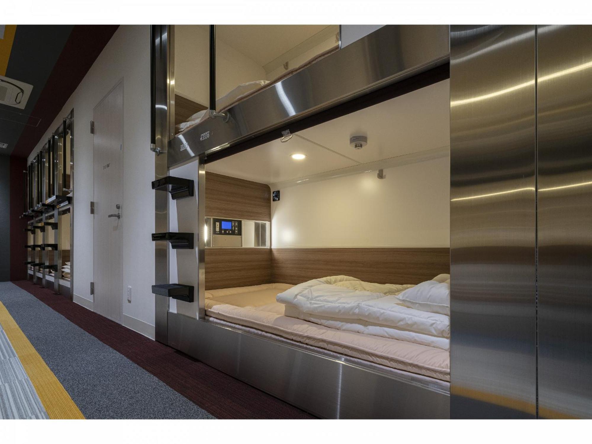 Capsule Hotel J Garden Shin-Ōsaka Exterior foto